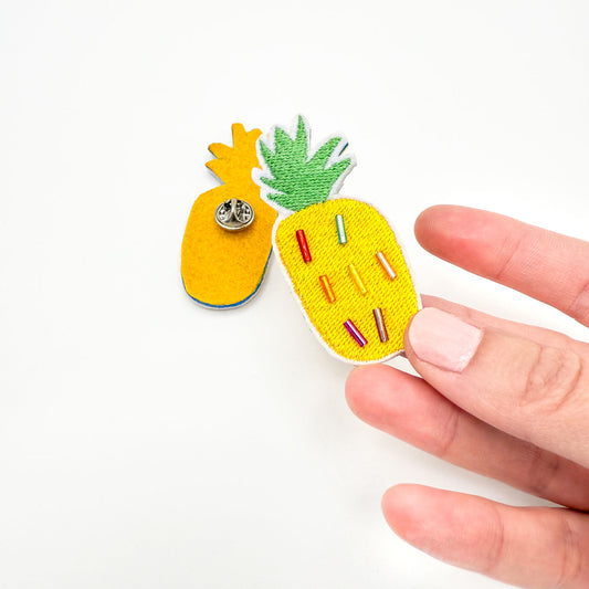 Pin’s brodé « Ananas" - un fruit solaire
