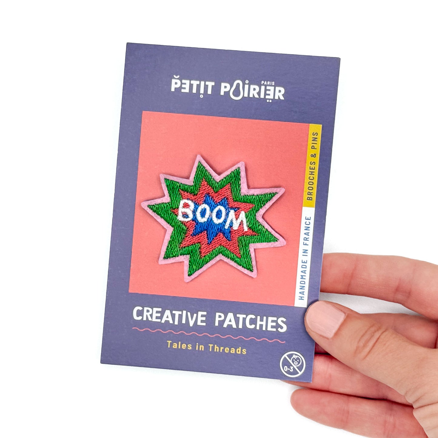 Pin’s brodé "BOOM" – L’étincelle brodée