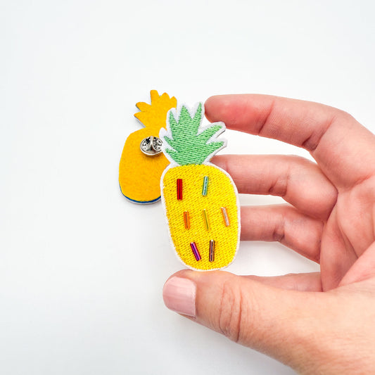 Pin’s brodé « Ananas"  - un fruit solaire