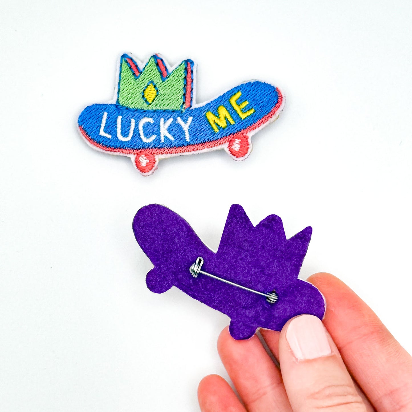 Pin’s "Lucky Me – Skateboard" — Talisman des esprits libres