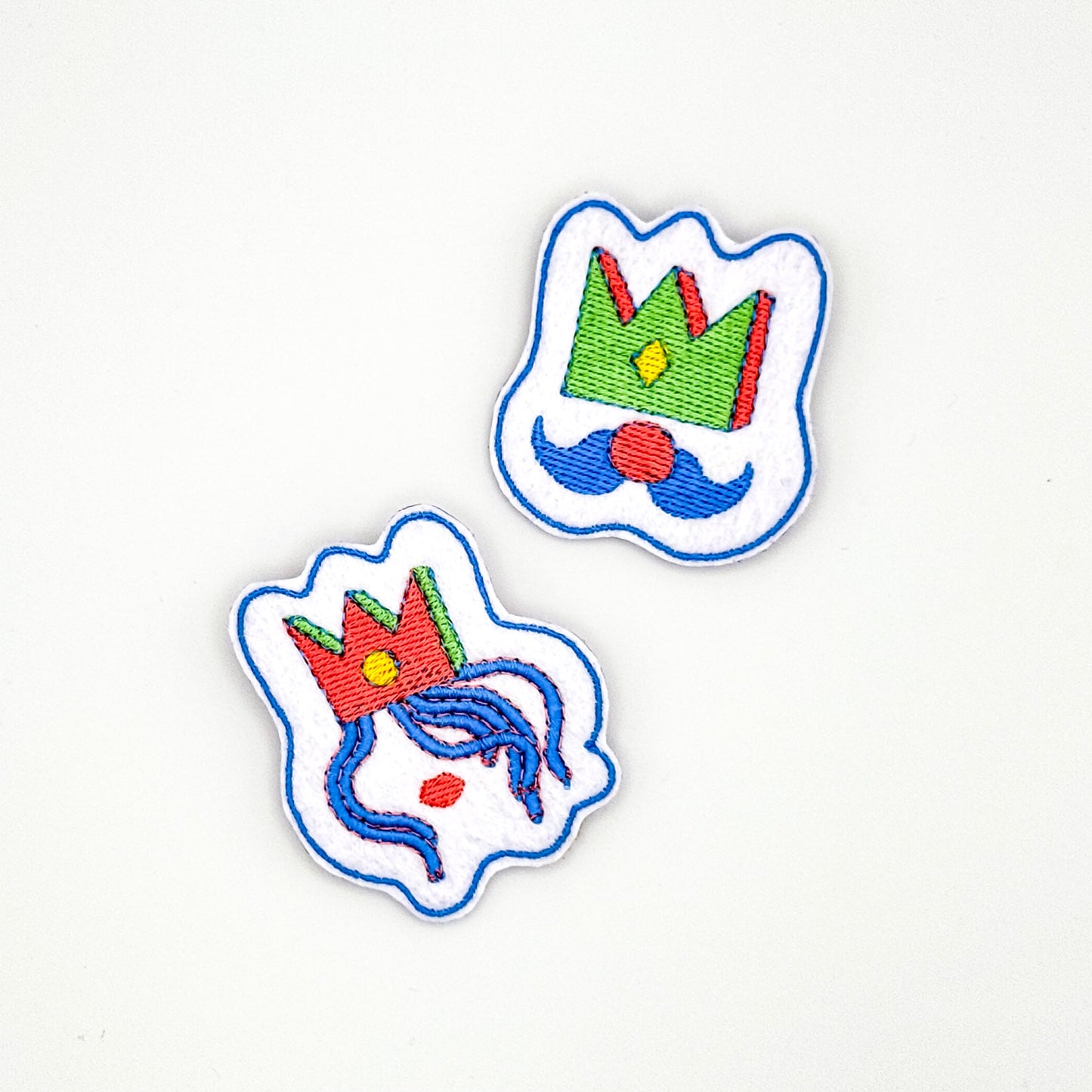 Broche “Queen, mais libre” – Talisman pour régner à sa façon