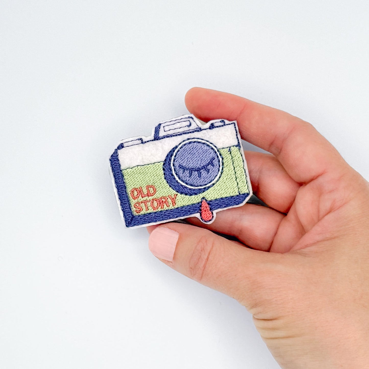 Broche Brodée “Old Story” – Ce que tu es devenu est une belle histoire