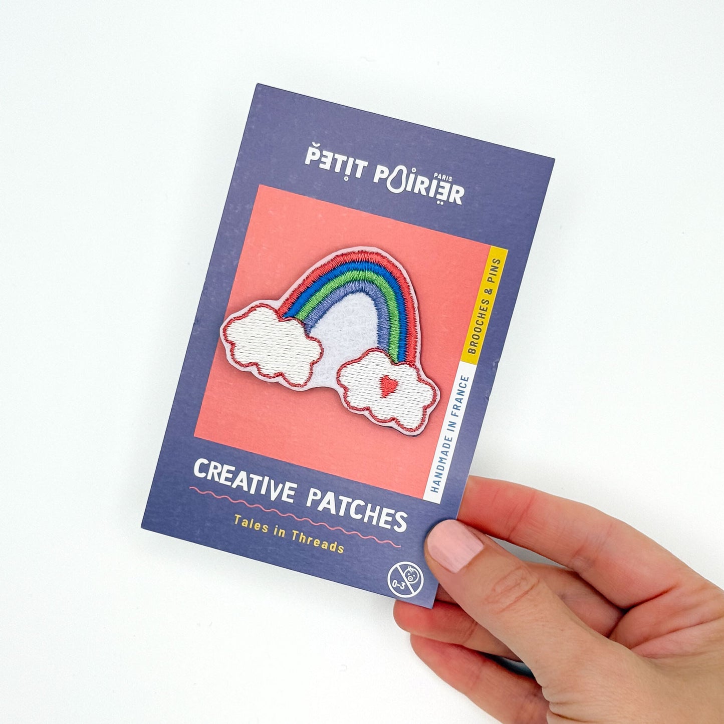 Broche “Arc caché” – Pour celles et ceux qui avancent en couleur