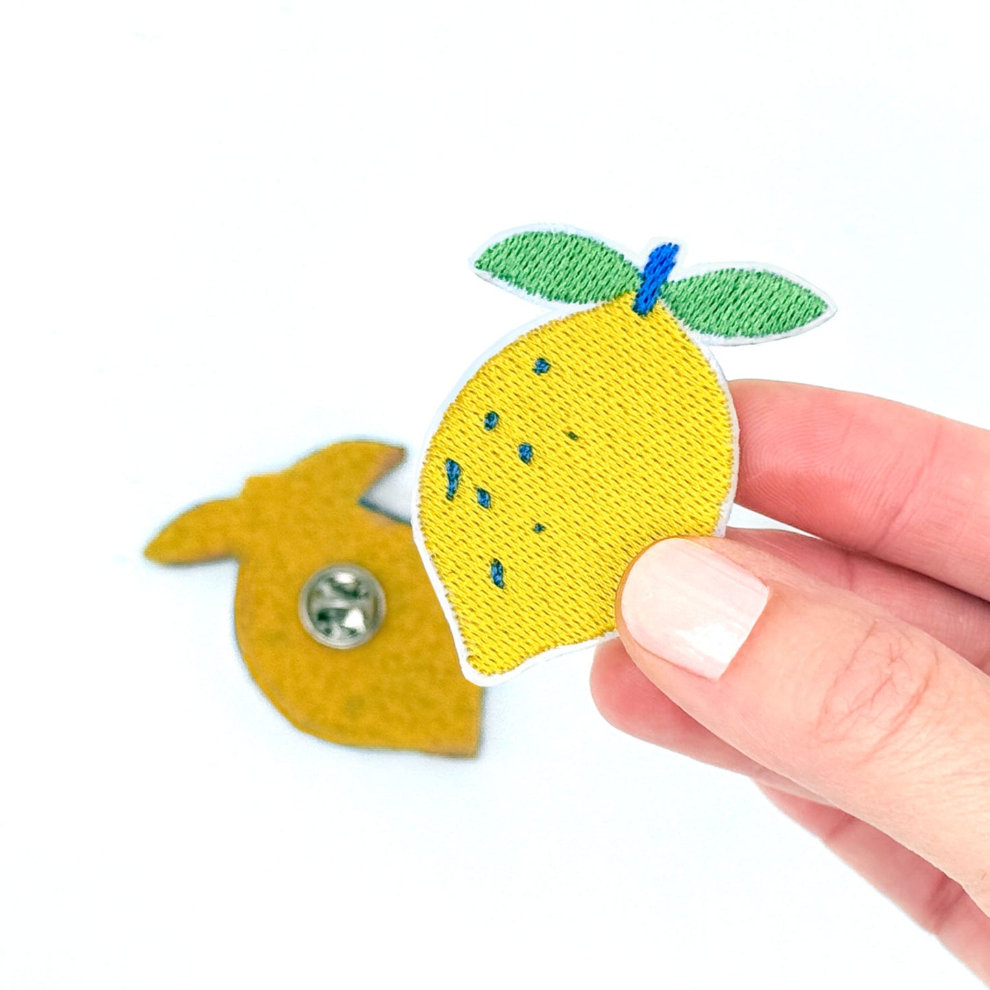 Pin’s Brodé "Citron" – Une touche de fraîcheur à emporter