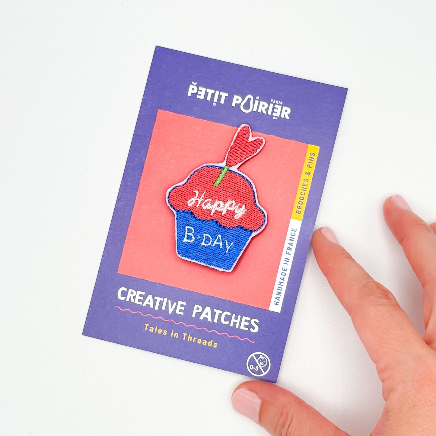 Broche brodée cupcake “Happy Birthday” – Un souffle sucré